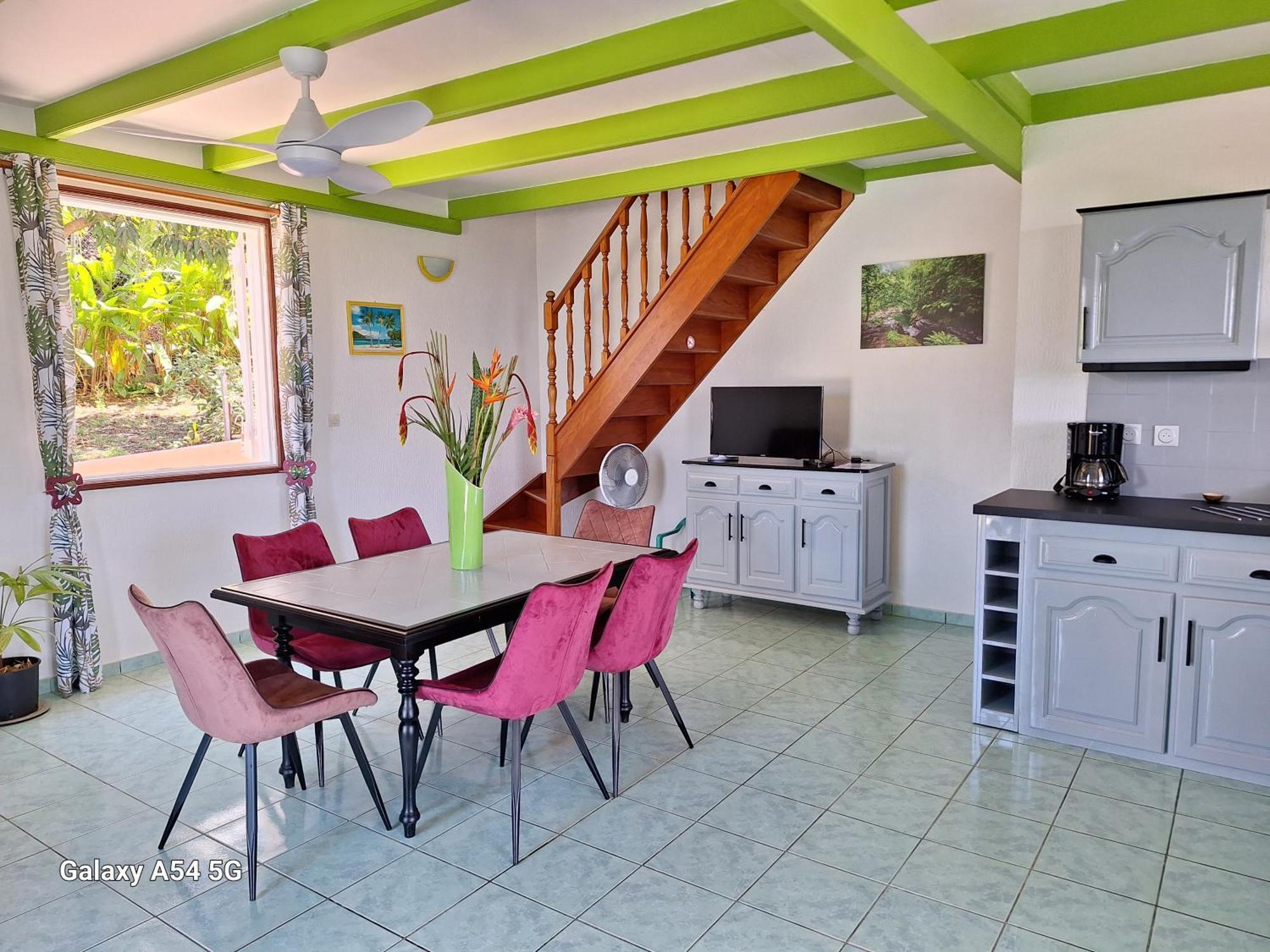 Les Petites Fleurs De Poirier Villa Bouillante Rum bild
