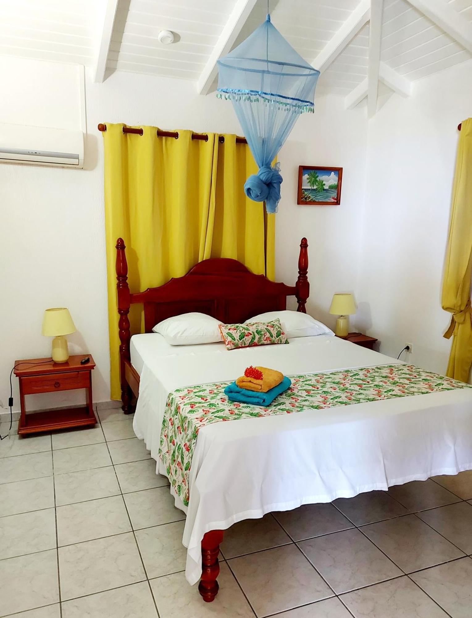 Les Petites Fleurs De Poirier Villa Bouillante Rum bild