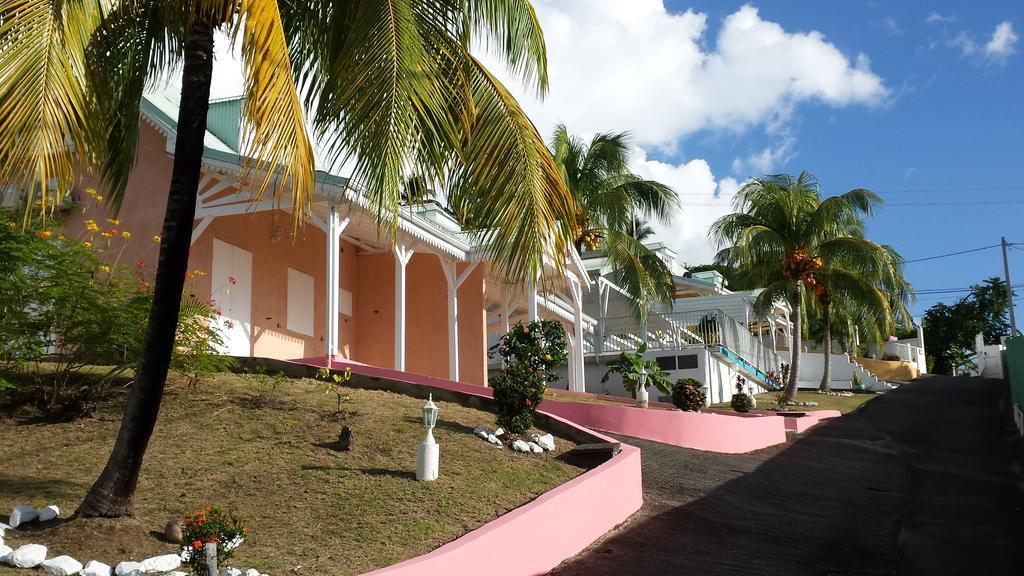 Les Petites Fleurs De Poirier Villa Bouillante Exteriör bild