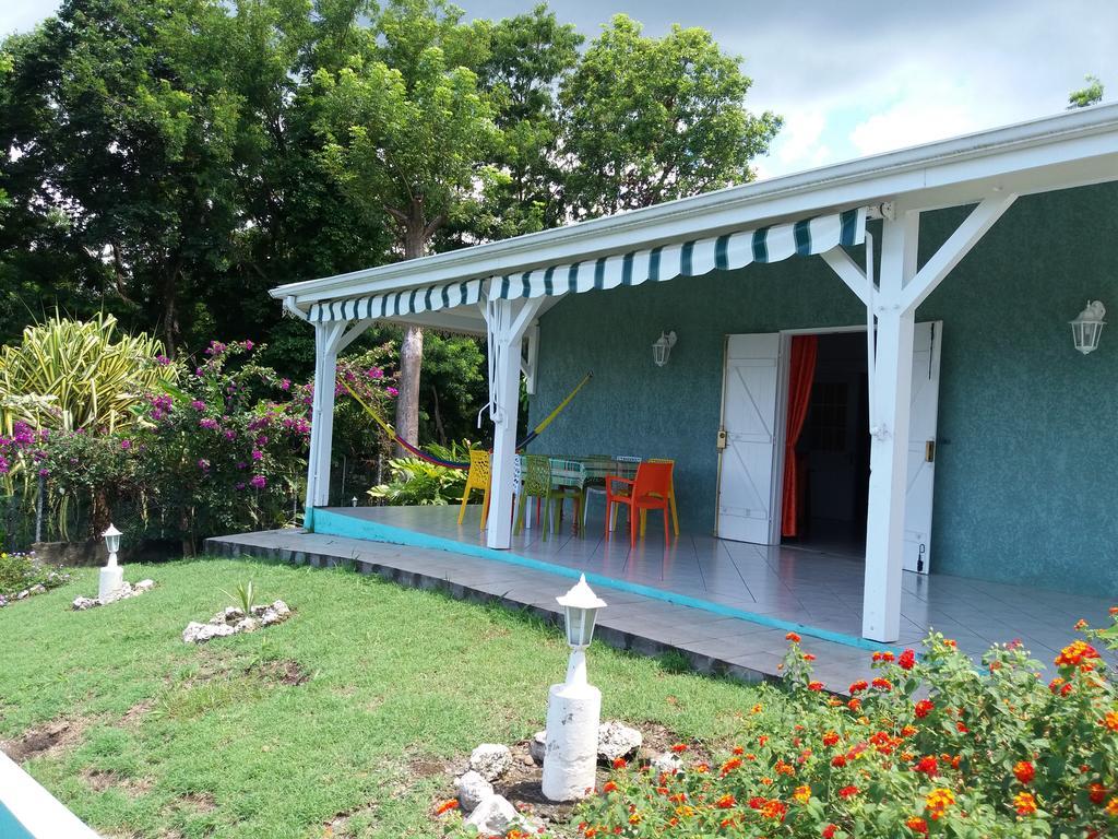 Les Petites Fleurs De Poirier Villa Bouillante Exteriör bild